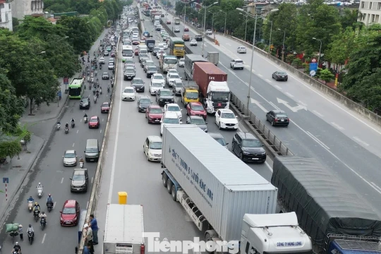 Thực trạng giao thông đường trên cao Vành đai 3 chuẩn bị cấm theo giờ đối với xe tải