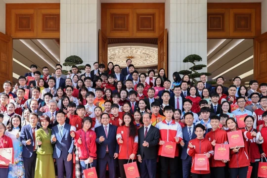 Nóng trong tuần: Phê duyệt bộ SGK thống nhất; biểu dương HS đoạt giải quốc tế