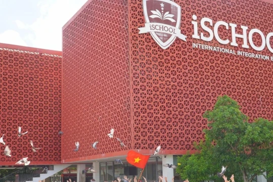 Nữ hiệu trưởng 8x và hành trình đưa công nghệ thành 'ngôn ngữ thứ 2' tại iSchool