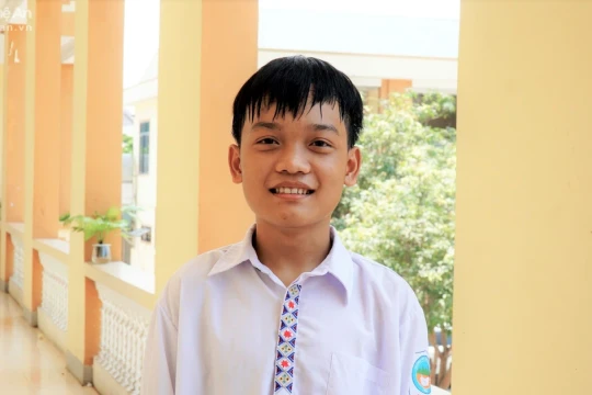 Nam sinh truyền cảm hứng 'được học' đến các bạn vùng cao dân tộc thiểu số