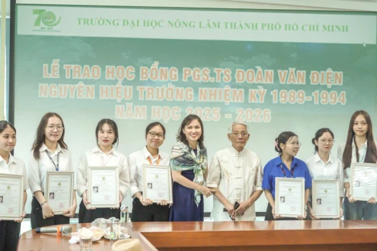 PGS.TS Đoàn Văn Điện tặng 2 tỷ đồng học bổng cho giảng viên, sinh viên