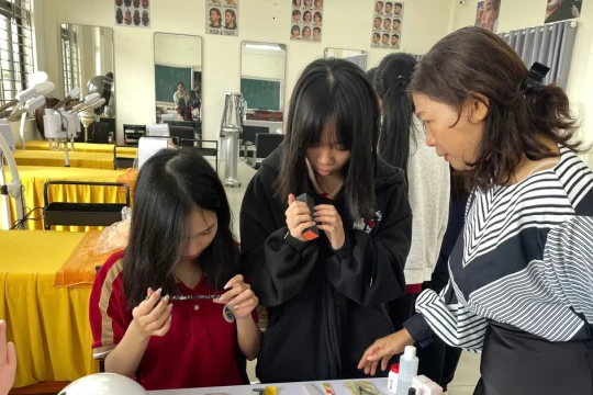 Khai giảng lớp Trung cấp tạo mẫu và chăm sóc sắc đẹp ở Đà Nẵng