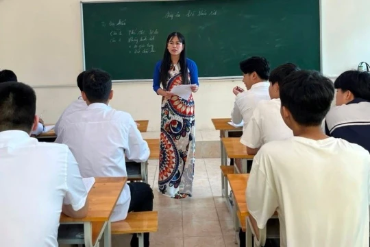 Chiếc mũ 'học sinh' đặt ở vị trí nào?