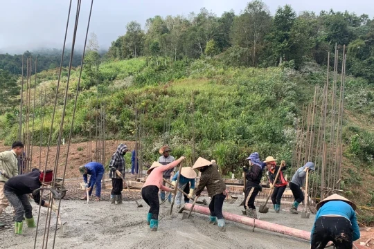 Khắc phục khó khăn đẩy nhanh tiến độ thi công Trường nội trú liên cấp xã Nậm Kè