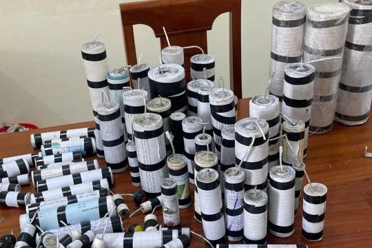 Xử lý nhóm học sinh ở Hà Tĩnh tự chế gần 100 quả pháo nổ