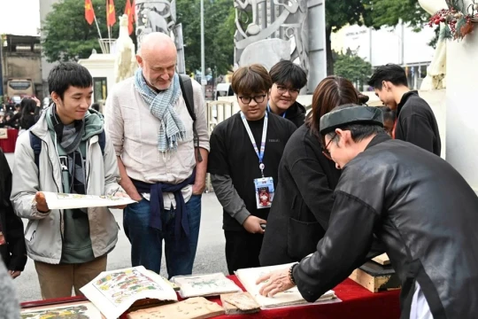 'Đánh thức' tranh Đông Hồ