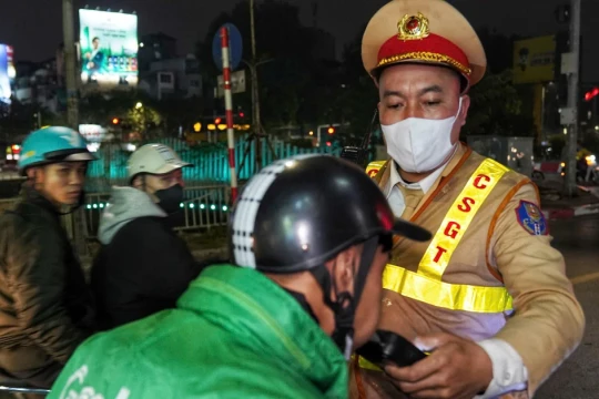 Hơn 2.000 lái xe vi phạm nồng độ cồn ngày đầu nghỉ Tết dương lịch
