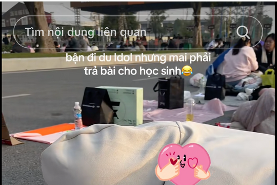 Bận “đu idol”, cô giáo tranh thủ bỏ bài học sinh ra chấm giữa concert