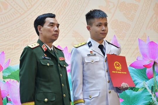 Sinh viên tốt nghiệp xuất sắc vào quân đội được phụ cấp lên đến 250% lương