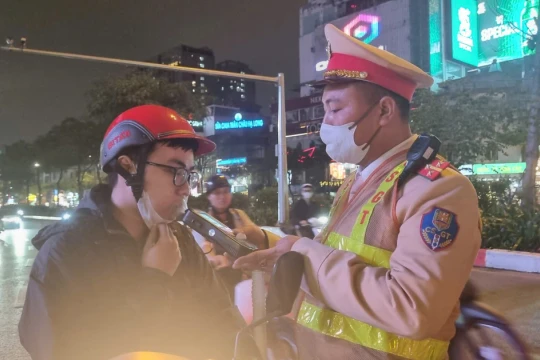 Hơn 3.400 lái xe 'dính' cồn trong ngày thứ ba của kỳ nghỉ Tết Dương lịch