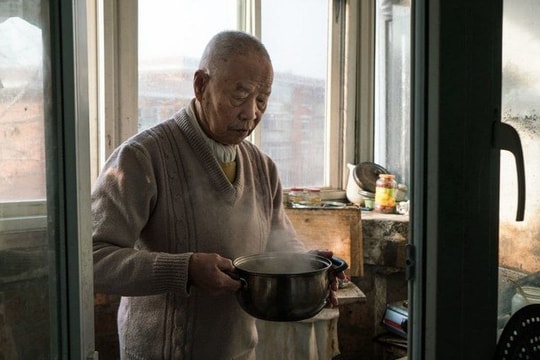 Sống đến 55 tuổi mới biết: Nếu không muốn về già cô đơn, có 3 việc KHÔNG THỂ làm