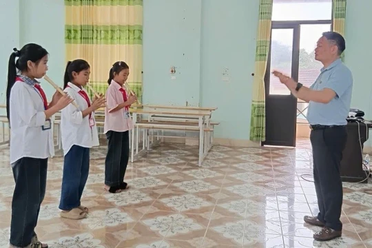 Mô hình giáo dục bản sắc dân tộc từ trái tim người thầy