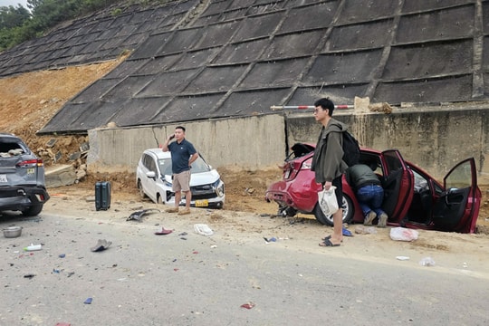 11 ôtô tông liên hoàn trên cao tốc La Sơn - Hòa Liên