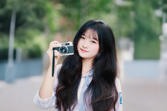 Từng phụ mẹ bán hàng online, nữ sinh nhận học bổng 9,7 tỷ đồng