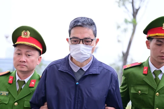 Hai cựu Cục trưởng Cục ATTP và hàng chục thuộc cấp hầu tòa