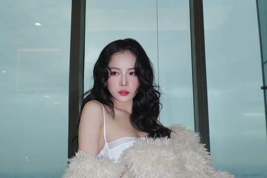 Bộ sưu tập áo lông đủ sắc màu của Chi Pu