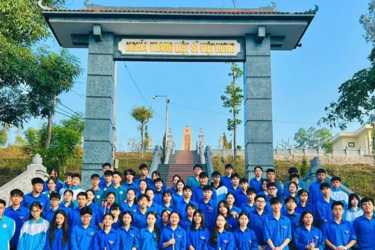 Trường Nguyễn Bỉnh Khiêm tổ chức hoạt động giáo dục 'Uống nước nhớ nguồn'