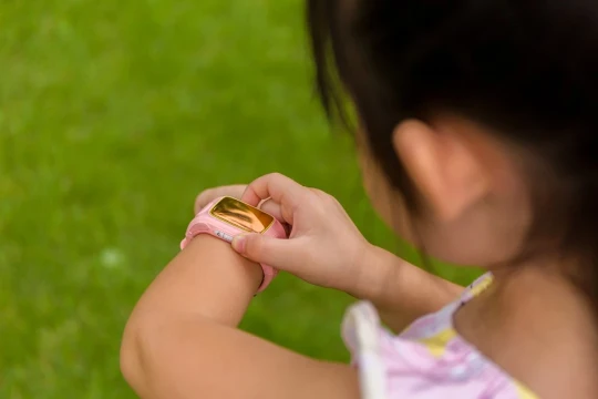 Đồng hồ thông minh cho trẻ em: Tiện ích hay rủi ro?