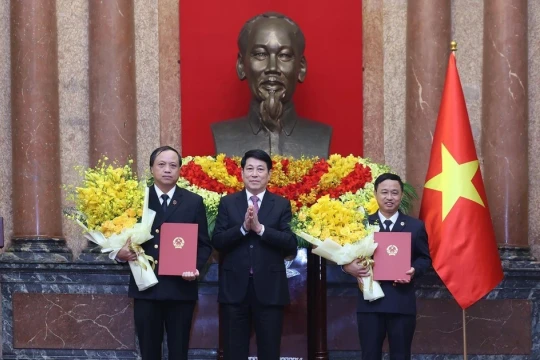 Chủ tịch nước trao quyết định bổ nhiệm hai Phó Chánh án Tòa án nhân dân Tối cao