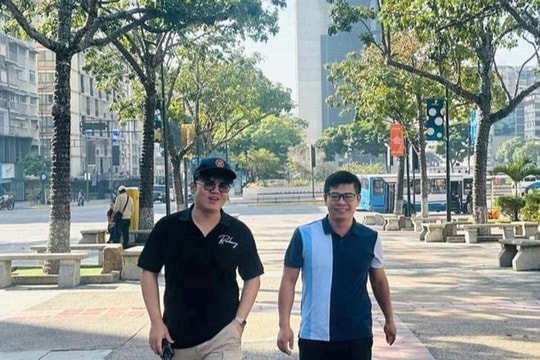 Cuộc sống của 2 kỹ sư Việt Nam mắc kẹt ở Venezuela sau khi Mỹ đột kích