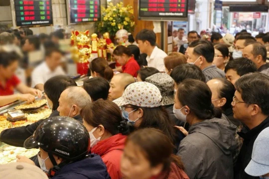 Tiện lợi và cạm bẫy từ giao dịch vàng online