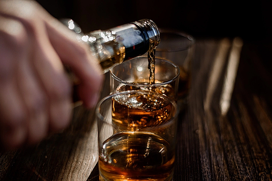 Sai lầm khi nghĩ uống rượu để ấm người, chống đột quỵ