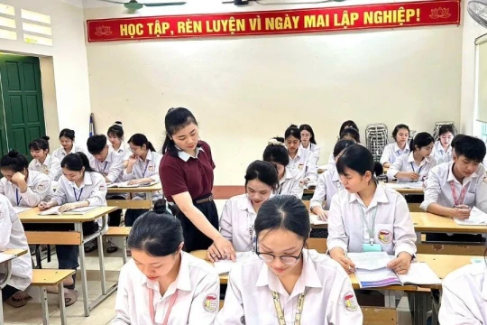 Từ trang giấy nhỏ đến thông điệp lớn của học sinh Phú Thọ