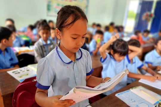 Giữ gìn bản sắc văn hóa từ việc dạy tiếng Ê Đê trong trường học