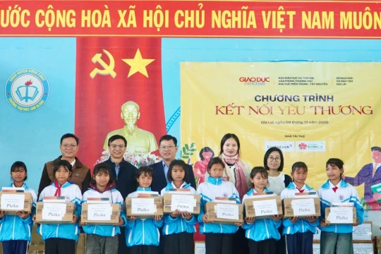 ‘Kết nối yêu thương’ đến với học sinh vùng khó Chơ Long