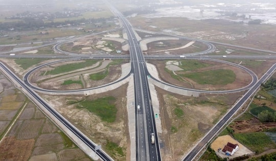 Đường cao tốc Khánh Hòa – Buôn Ma Thuột bít lối vào ruộng, kiến nghị mở đường gom