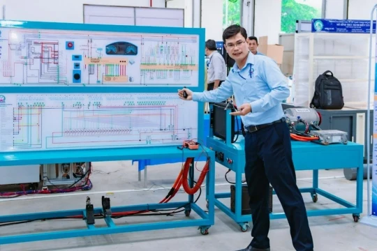 Mô hình ô tô điện nâng cao kỹ năng cho sinh viên