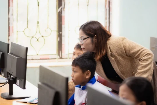 Đặt giáo viên ở vị trí trung tâm