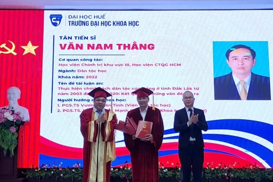 Trường ĐH Khoa học Huế trao bằng cho gần 200 tân tiến sĩ, thạc sĩ