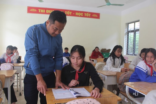 Khắc phục tình trạng thiếu giáo viên, bảo đảm chất lượng dạy và học