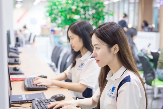 Liêm chính học thuật thời trí tuệ nhân tạo: Công nghệ không thể thay thế tư duy