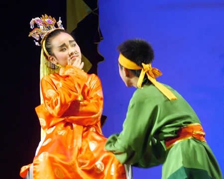 Cần mẫn phát huy văn hóa dân tộc