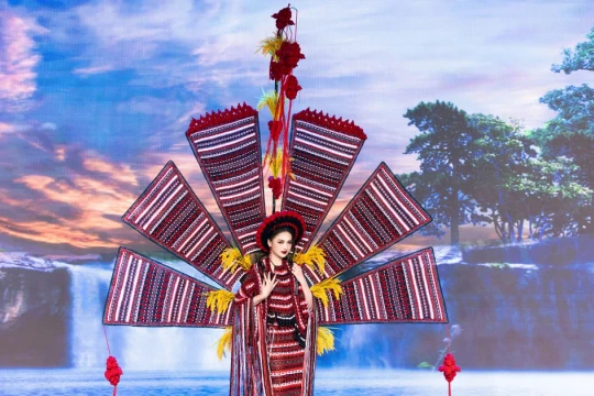 Á hậu Thu Ngân mang văn hóa đồng bào Châu Ro tới Hoa hậu Liên lục địa