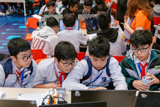 Hơn 500 giáo viên, học sinh Đà Nẵng giải bài toán thực tế bằng AI và robotics