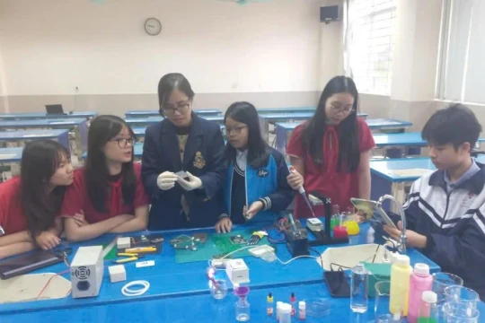 5 học sinh, một giấc mơ STEM: Đưa IoT và AI vào lớp học từ những thí nghiệm nhỏ