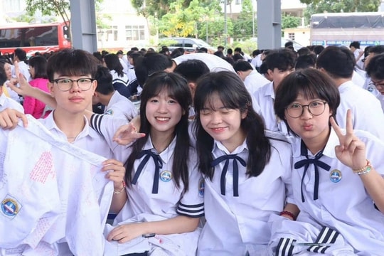 Thi kiến thức 8 môn để vào lớp 10: Gần 6.000 bạn đọc không đồng ý