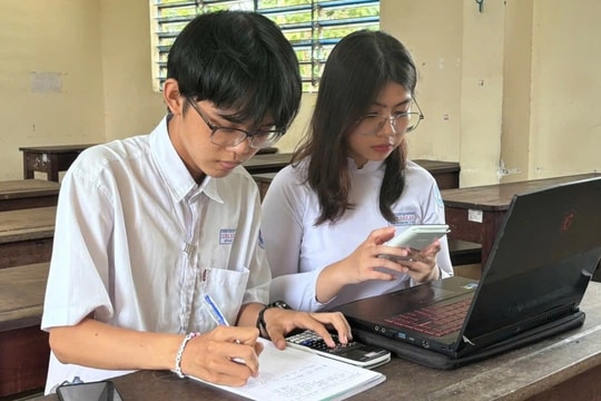 10 năm tự học để cố thoát nghèo của chàng thủ khoa có 2 điểm 10