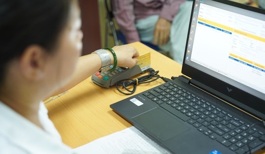 Tặng quà Tết với mức 300.000 đồng cho người hưởng lương hưu, trợ cấp mất sức lao động