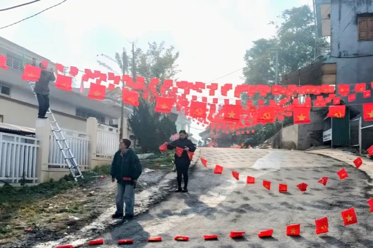 Cờ hoa rực rỡ khắp bản làng và đô thị ở Lào Cai chào mừng Đại hội XIV của Đảng