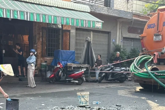 Xuống hố ga đo độ sâu, 2 công nhân ở TPHCM tử vong