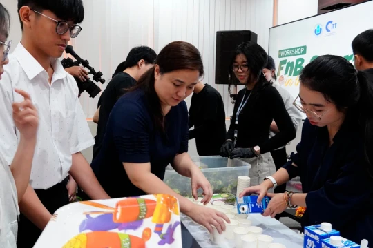 Học chế biến món ăn, sinh viên trải nghiệm khởi nghiệp ngành FnB tại trường