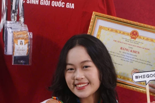 Hành trình của nữ sinh người Nùng đến với ước mơ cô giáo dạy Ngữ văn