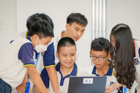 Học sinh thời gen Z cần kỹ năng gì để không bị AI thay thế?
