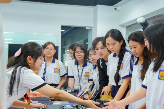 Hơn 20 nghìn học sinh trải nghiệm thực tế để chọn nghề trong thời đại công nghệ