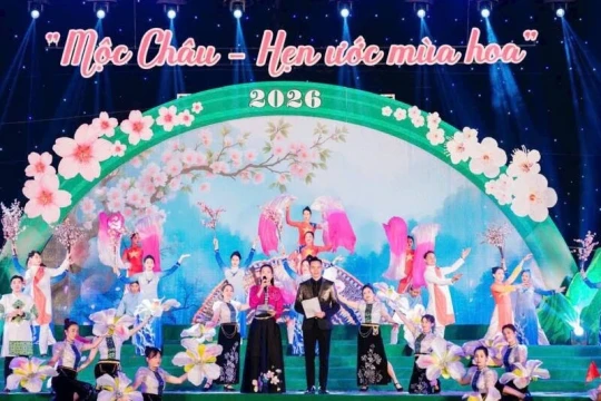 Rộn ràng lễ hội 'Hẹn ước mùa hoa' trên cao nguyên Mộc Châu
