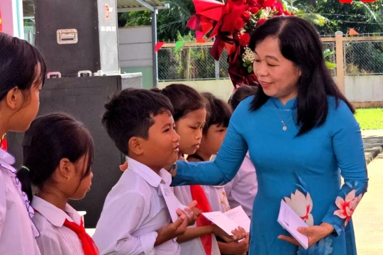 Xây dựng đội ngũ nhà giáo Vĩnh Long đáp ứng yêu cầu đổi mới giáo dục